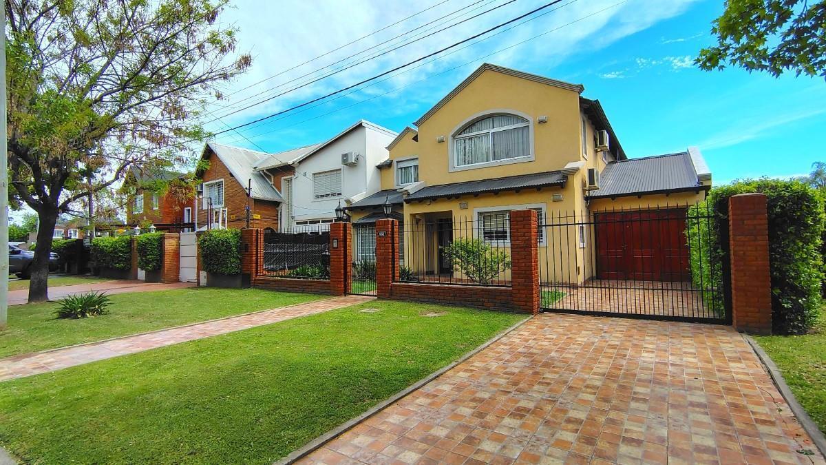 Foto de Casa 3 dormitorios en Fisherton con parque y doble cochera, imagen 2