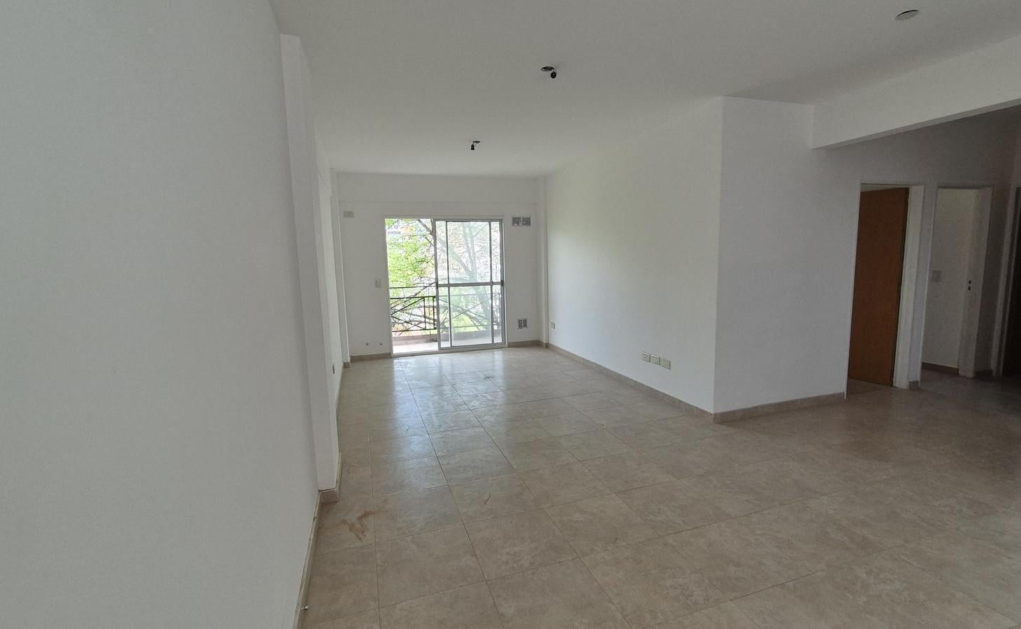 Departamento 3 Ambientes 72m2 Balcon Corrido y Patio. 2 Baños Frente
