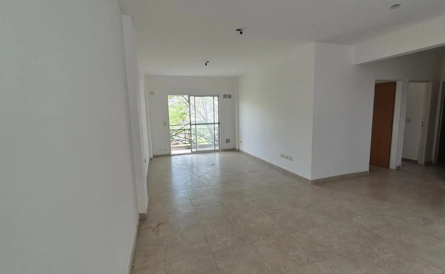 Departamento 3 Ambientes 72m2 Balcon Corrido y Patio. 2 Baños Frente 3