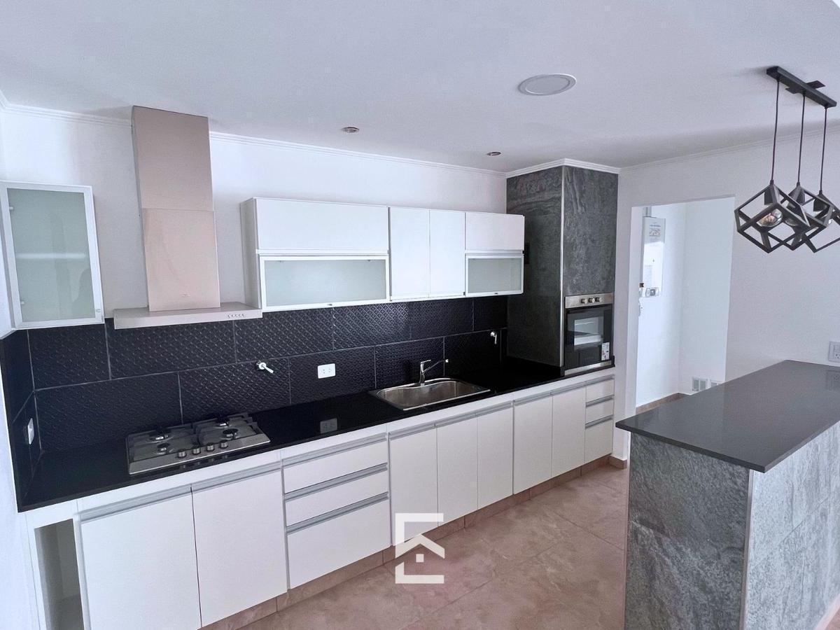 Casa en Venta Zona La Rural 5