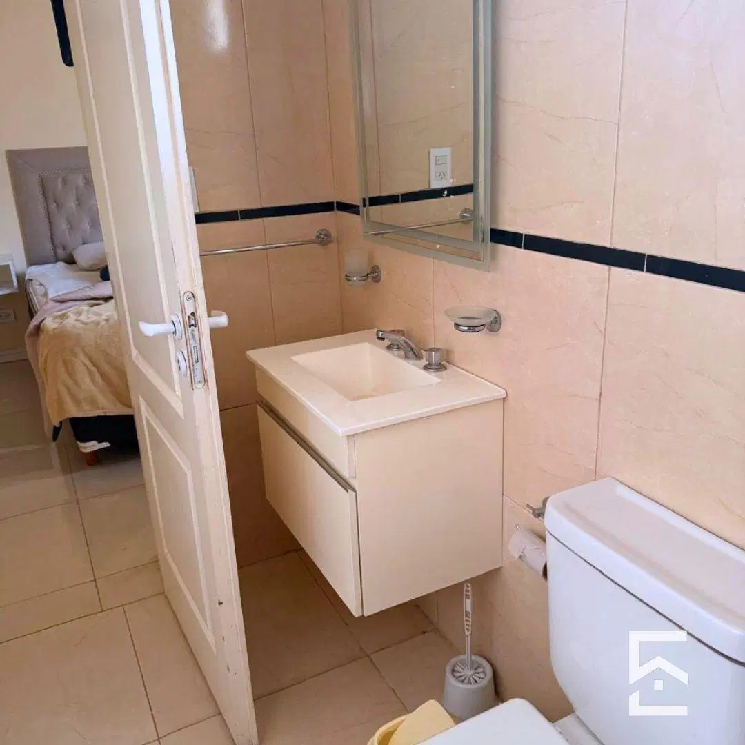 Casa EN VENTA CON DEPARTAMENTO INTERNO 4