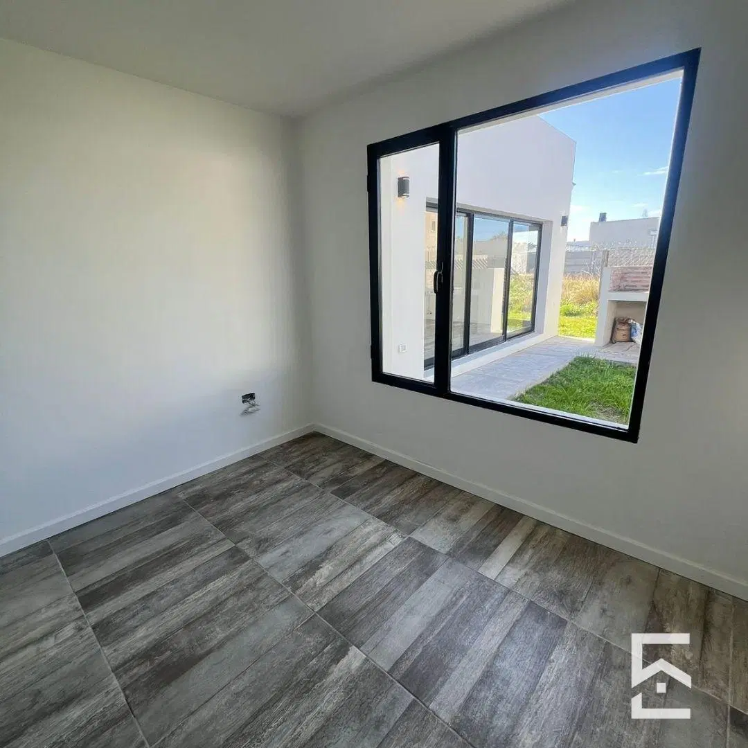 CASA EN VENTA EN BARRIO CERRADO 4
