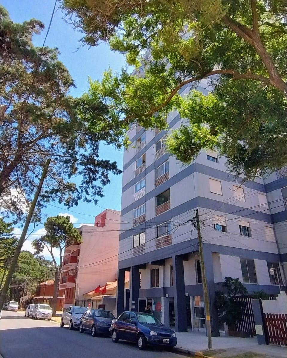 DEPARTAMENTO 3 AMBIENTES CON PATIO Y COCHERA