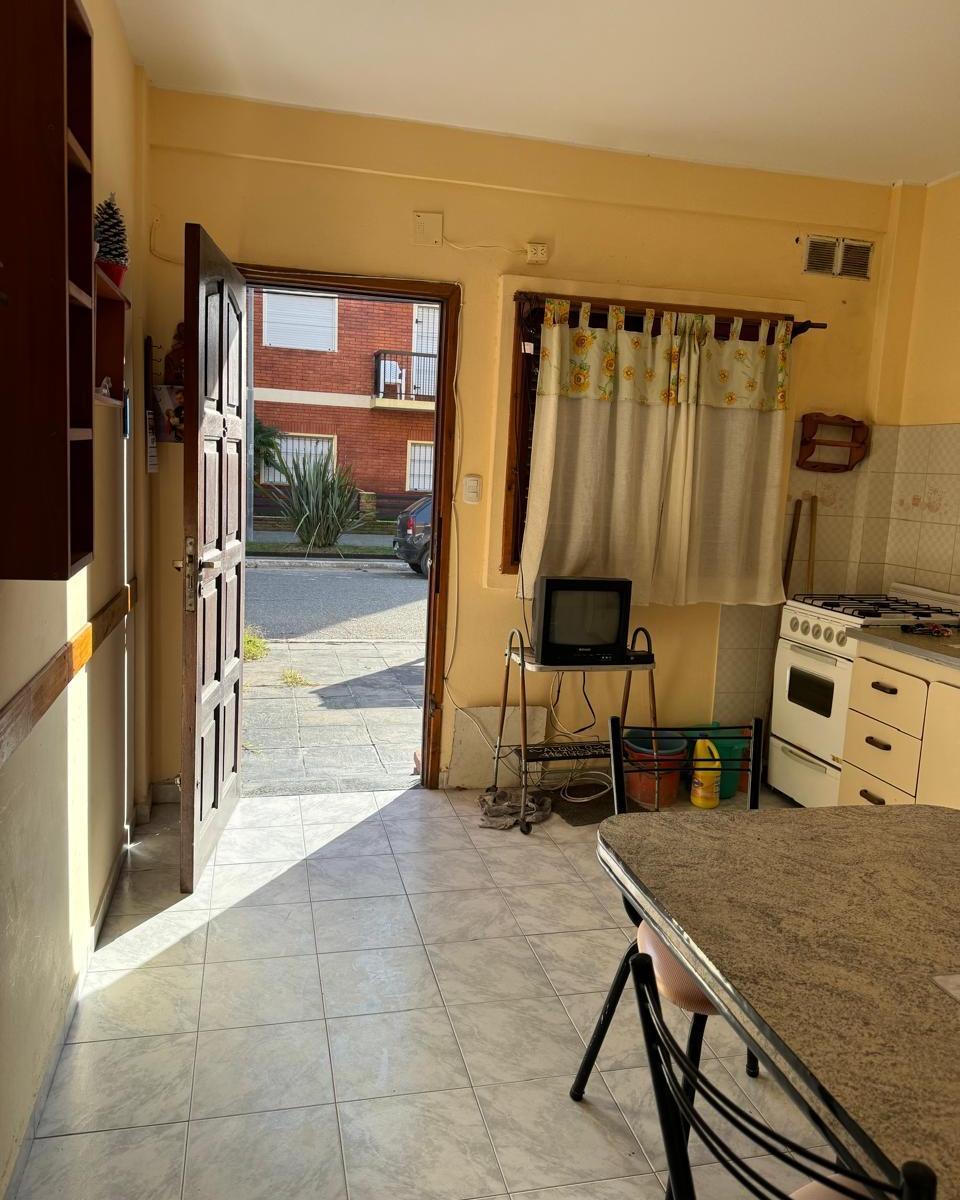 DEPARTAMENTO 3 AMBIENTES PLANTA BAJA CON COCHERA Y GAS DE RED A MTS DEL MAR