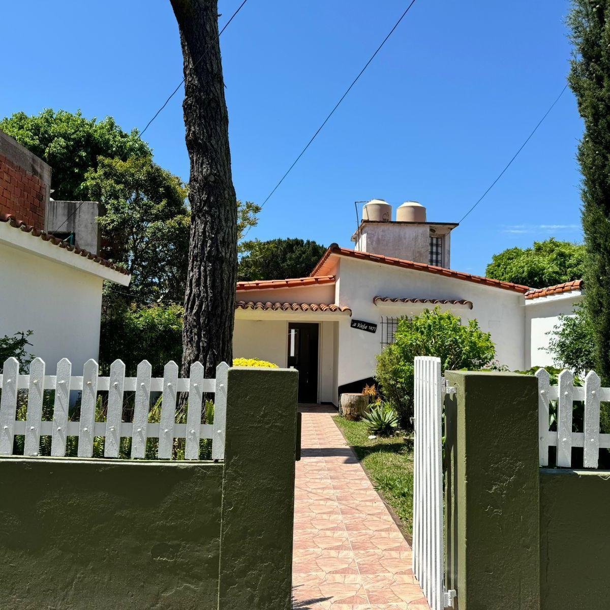 Casa con Quincho y Departamento 4