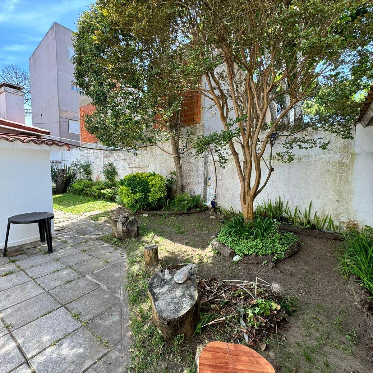 Casa con Quincho y Departamento 1