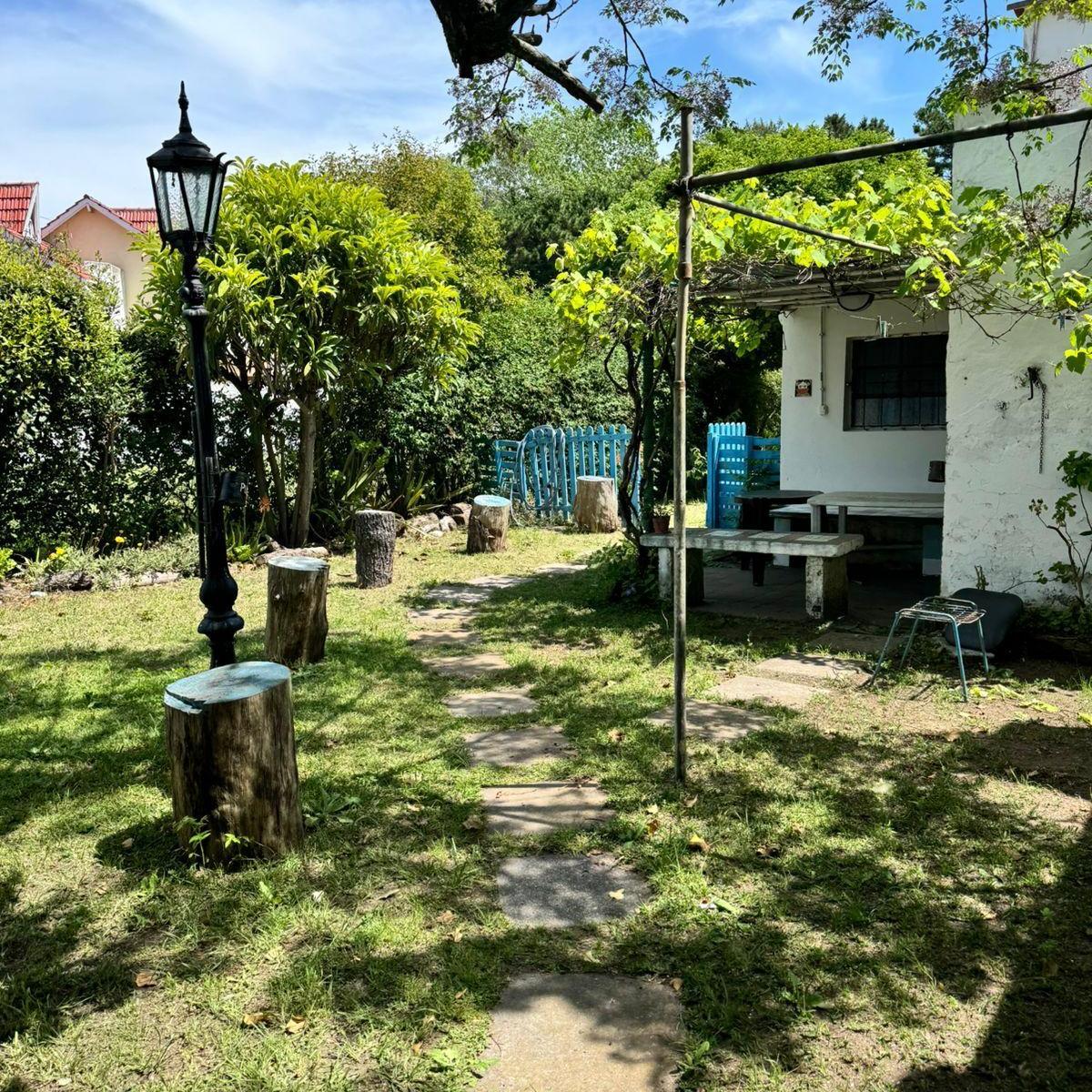 Casa con Quincho y Departamento 2