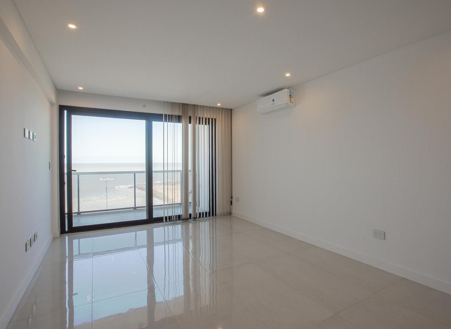 VENTA Departamento a estrenar frente al mar Av. Felix U. Camet al 2500