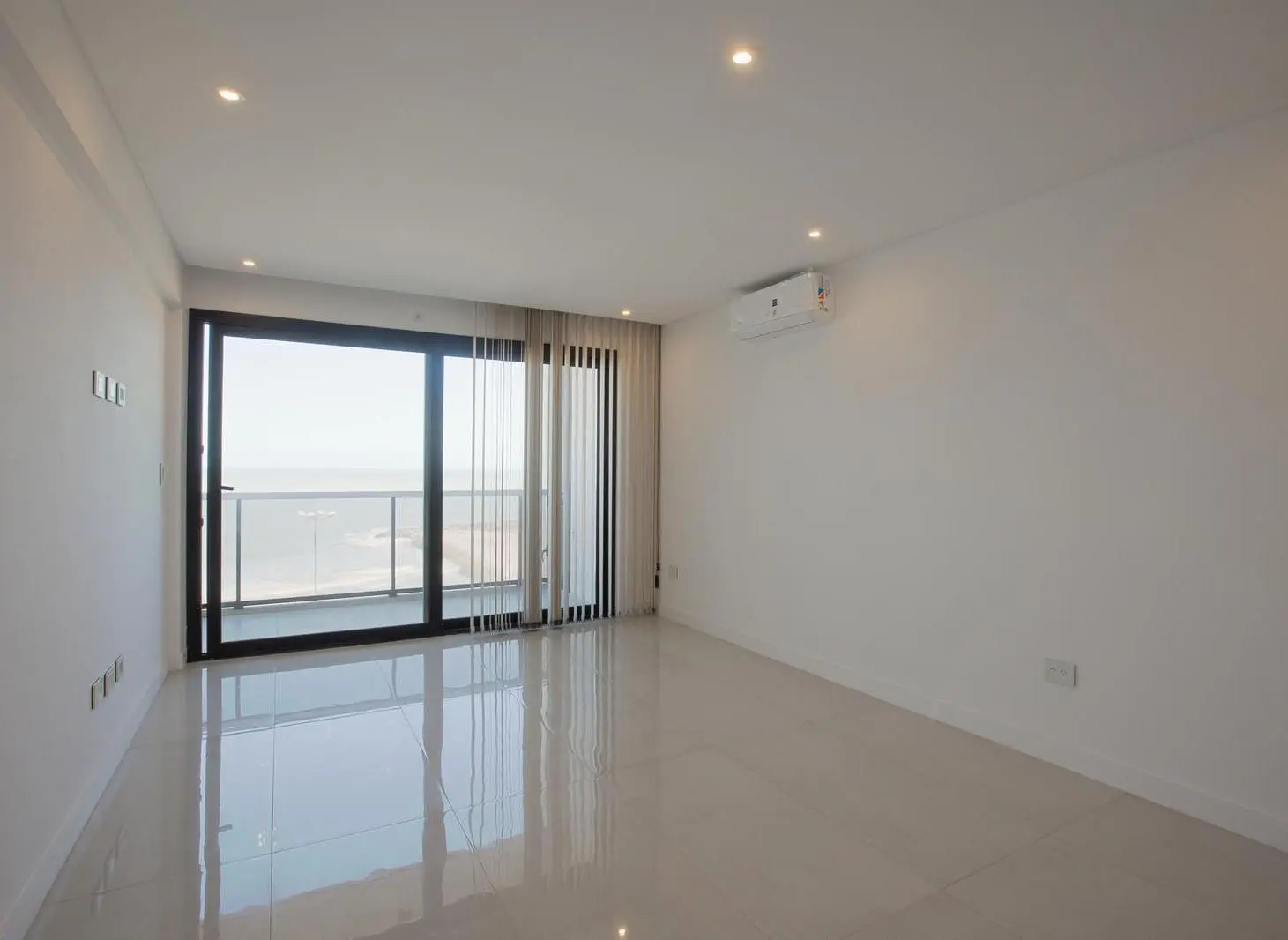 VENTA Departamento a estrenar frente al mar Av. Felix U. Camet al 2500 3