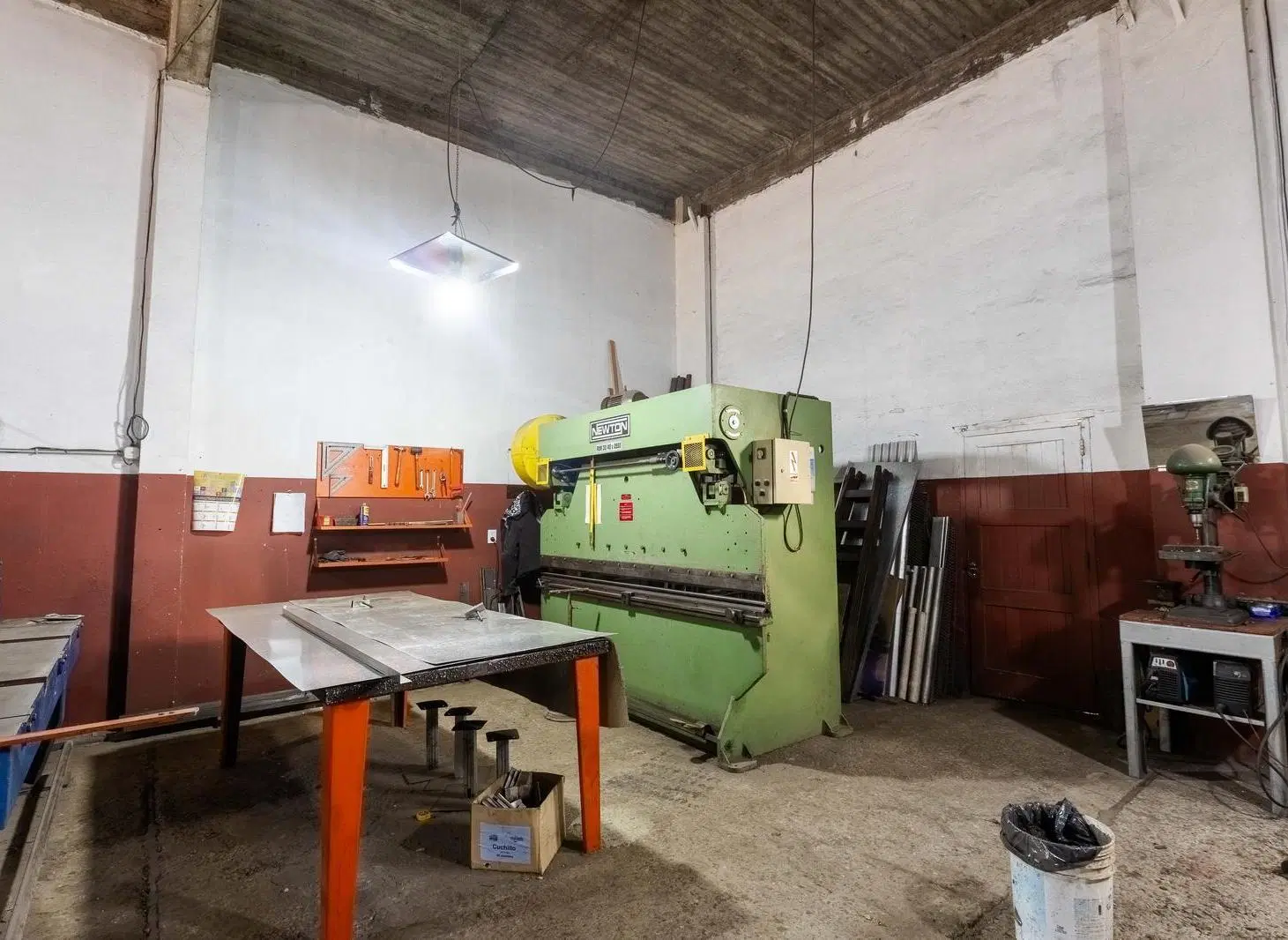 VENTA Excelente local con galpón Mariano Acosta al 3600 5