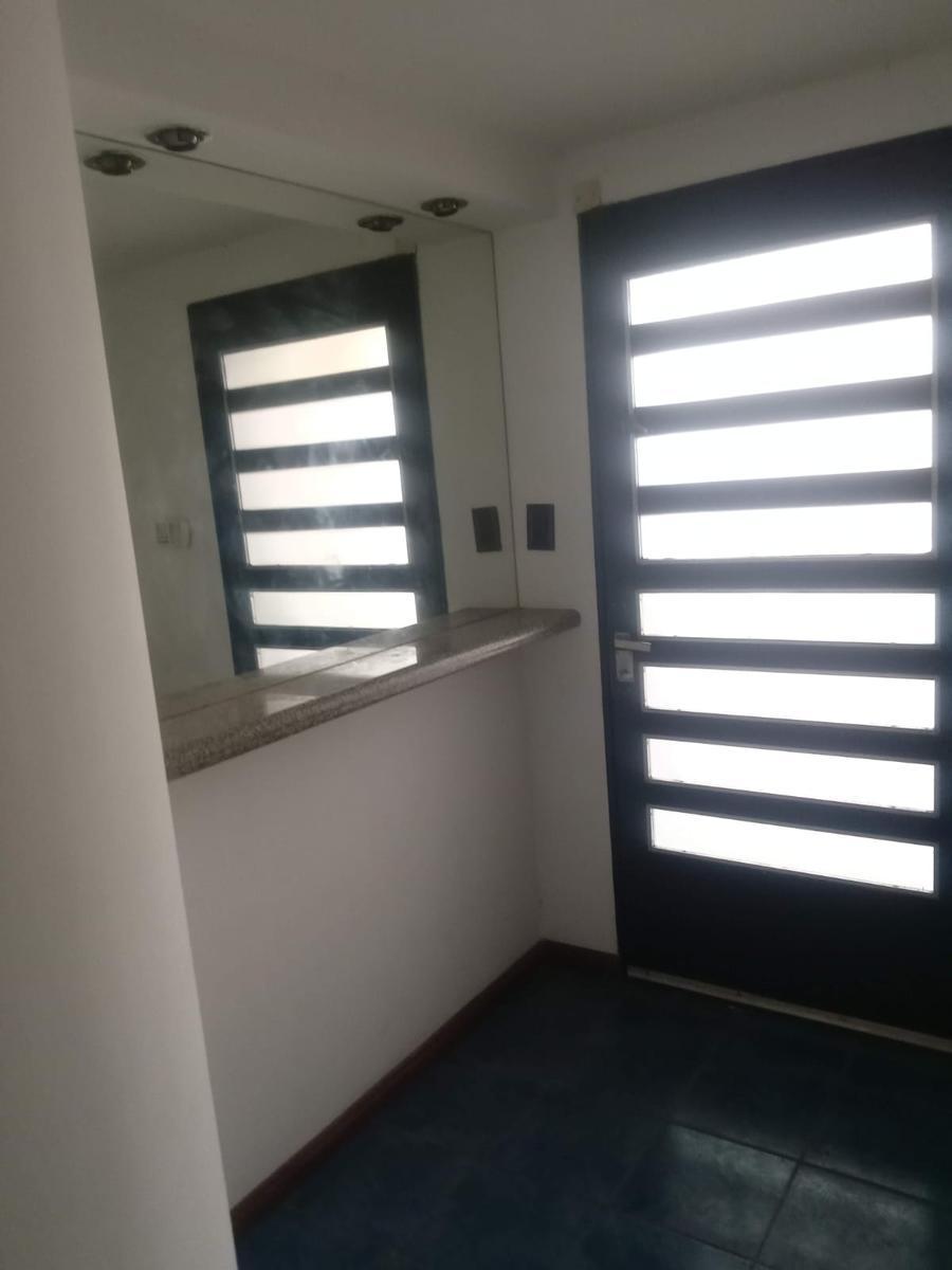 Foto de VENTA. CASA DE 3 DORMITORIOS - GALERÍA CON PARRILLERO. ESPAÑA Y, imagen 3