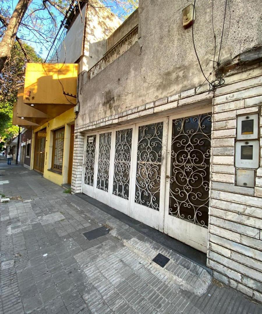 VENTA. CASA DE 3 DORMITORIOS IDEAL PARA RECICLAR O DEMOLER. BARRIO ECHESORTU, ROSARIO