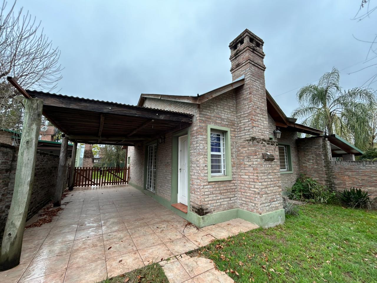VENTA. CASA DE 2 DORMITORIOS - TERRENO DE 350M2. ROLDÁN