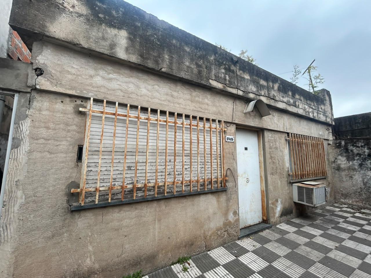 Foto de VENTA. 2 CASAS INDEPENDIENTES CON PATIO, PARRILLERO Y TERRAZA. BARRIO, imagen 1