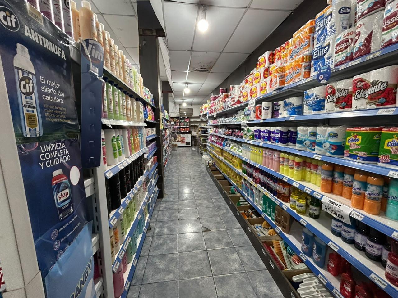 Foto de VENTA. GALPÓN DE AMPLIAS DIMENSIONES. BARRIO HOSPITALES, imagen 2