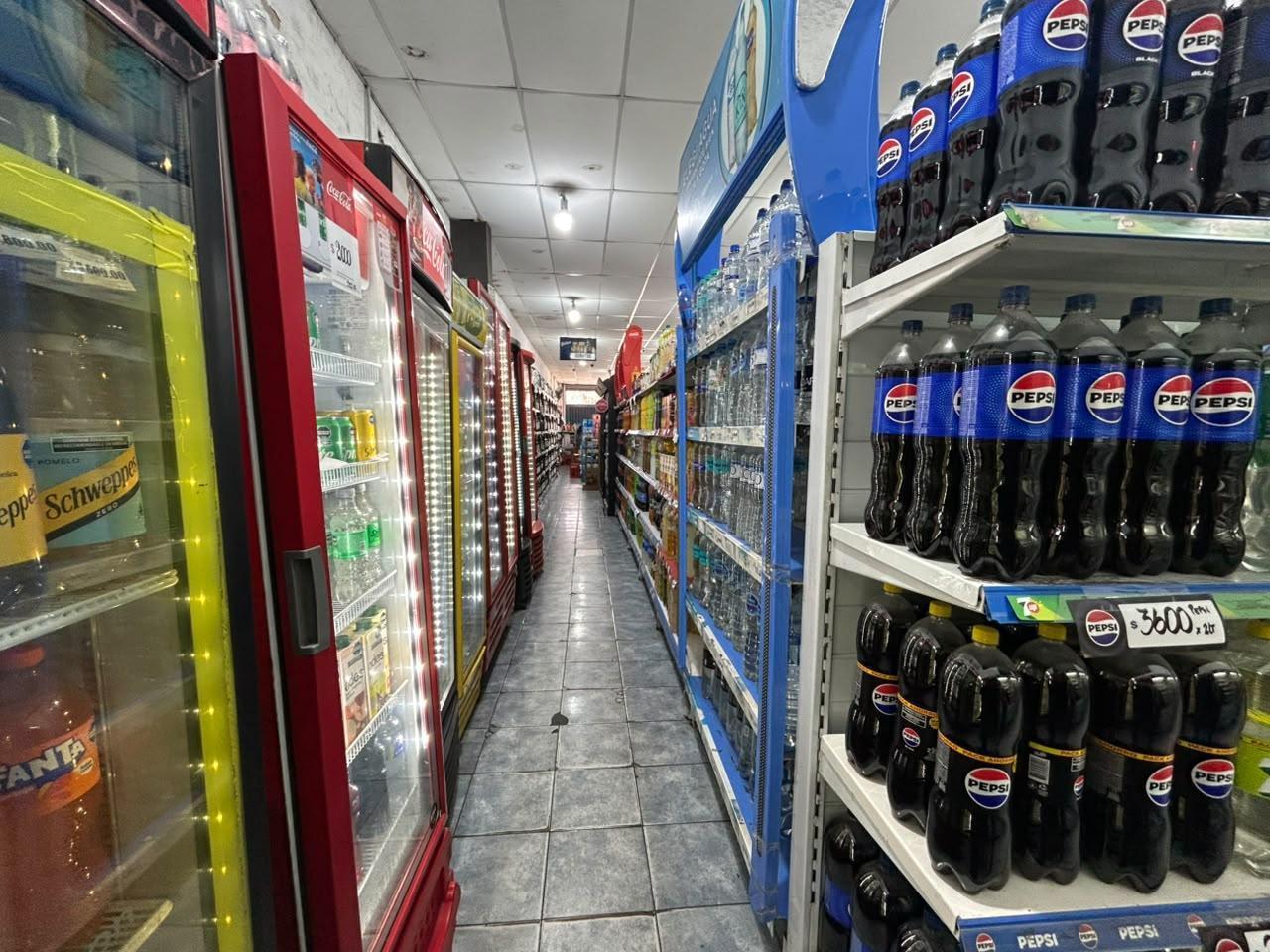 Foto de VENTA. GALPÓN DE AMPLIAS DIMENSIONES. BARRIO HOSPITALES, imagen 4