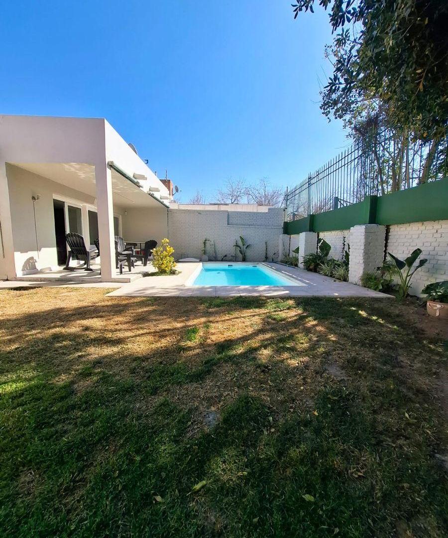 Foto de VENTA CASA UNICA EN LA SEXTA SECCIÓN DE LA CIUDAD DE MENDOZA, imagen 2