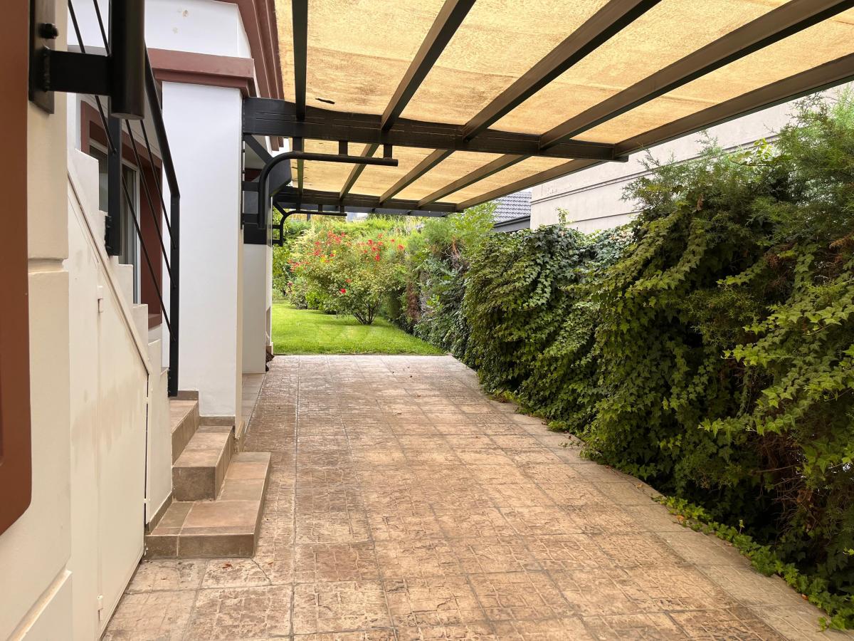 Hermosa Casa en Venta en Barrio "Las Candelasi" 5