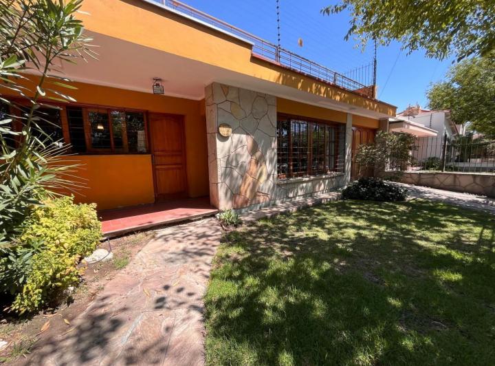 ALQUILER CASA EN SEXTA SECCION, CIUDAD 5