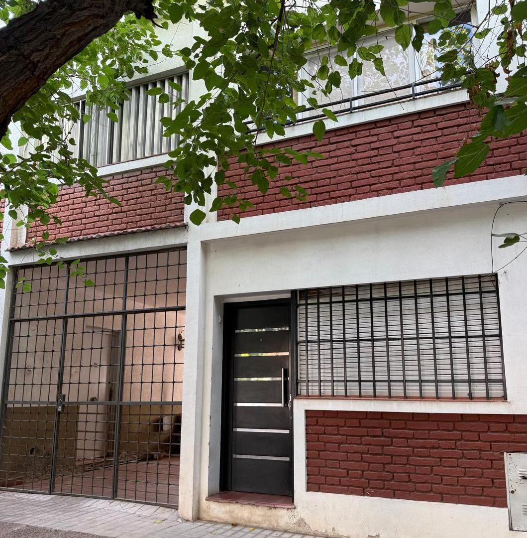 DUPLEX EN VENTA EN GUAYMALLEN