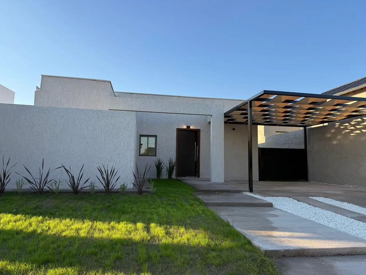 HERMOSA CASA A ESTRENAR EN BARRIO ALBA DE TANQAY 2