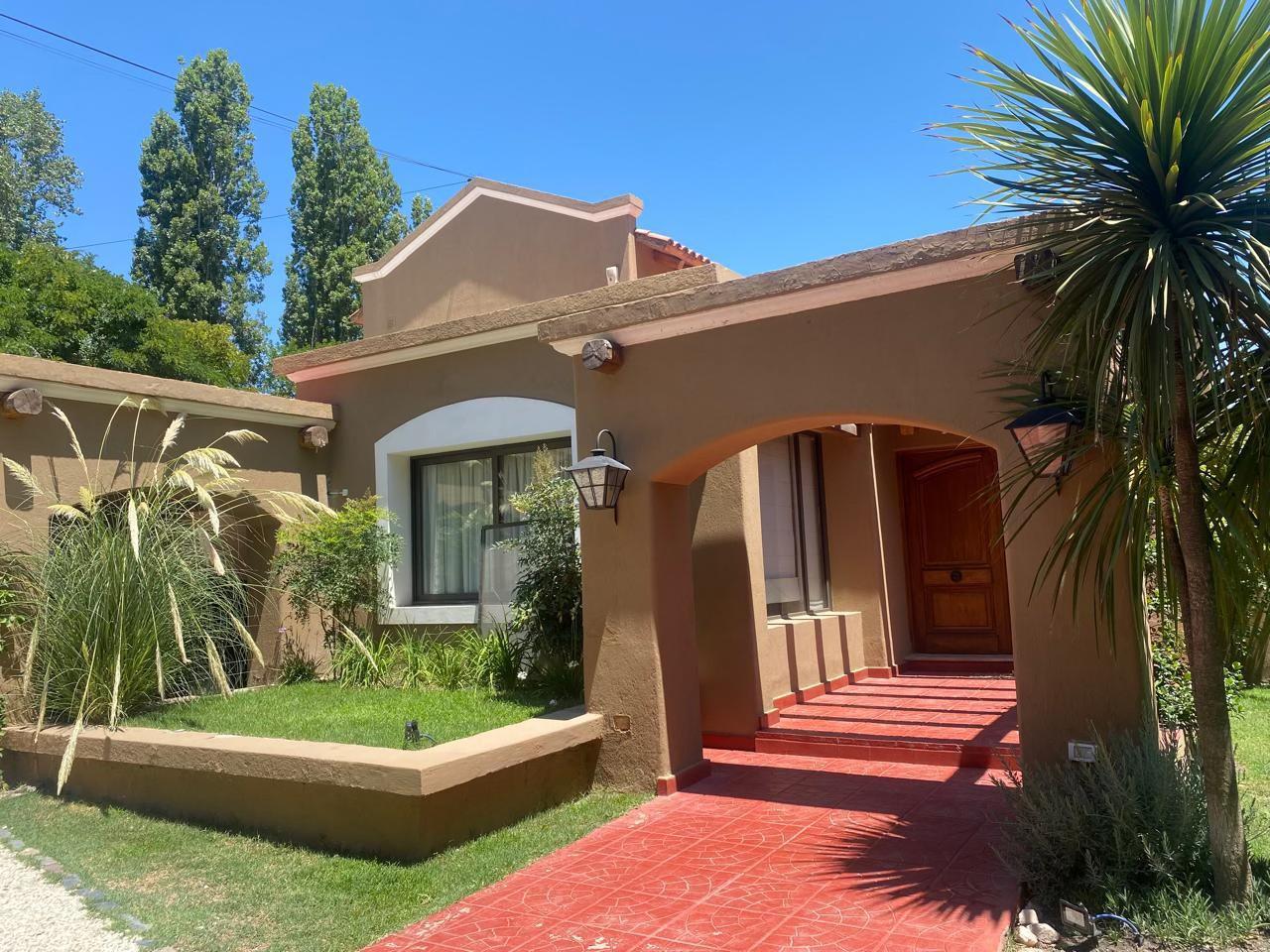 HERMOSA CASA EN ALQUILER EN CHACRAS DE CORIA