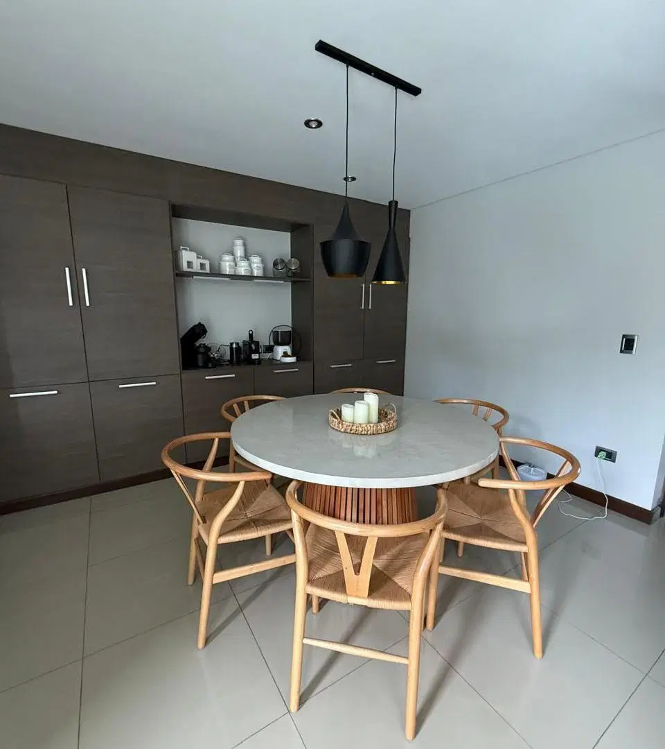 EXCLUSIVA CASA EN VENTA EN EL BARRIO DALVIAM 5