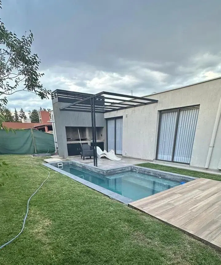 HERMOSA CASA EN BARRIO EL MARQUESADO 4