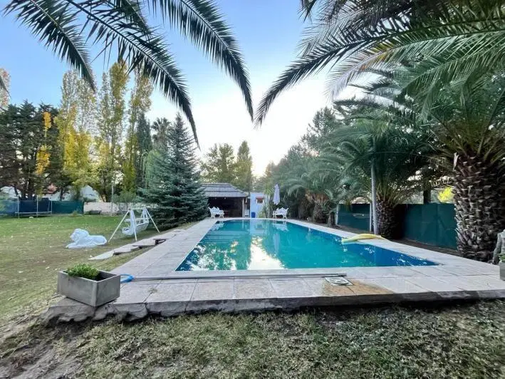 LOTE CON QUINCHO Y PILETA BARRIO LA CAPILLA - VISTALBA 3