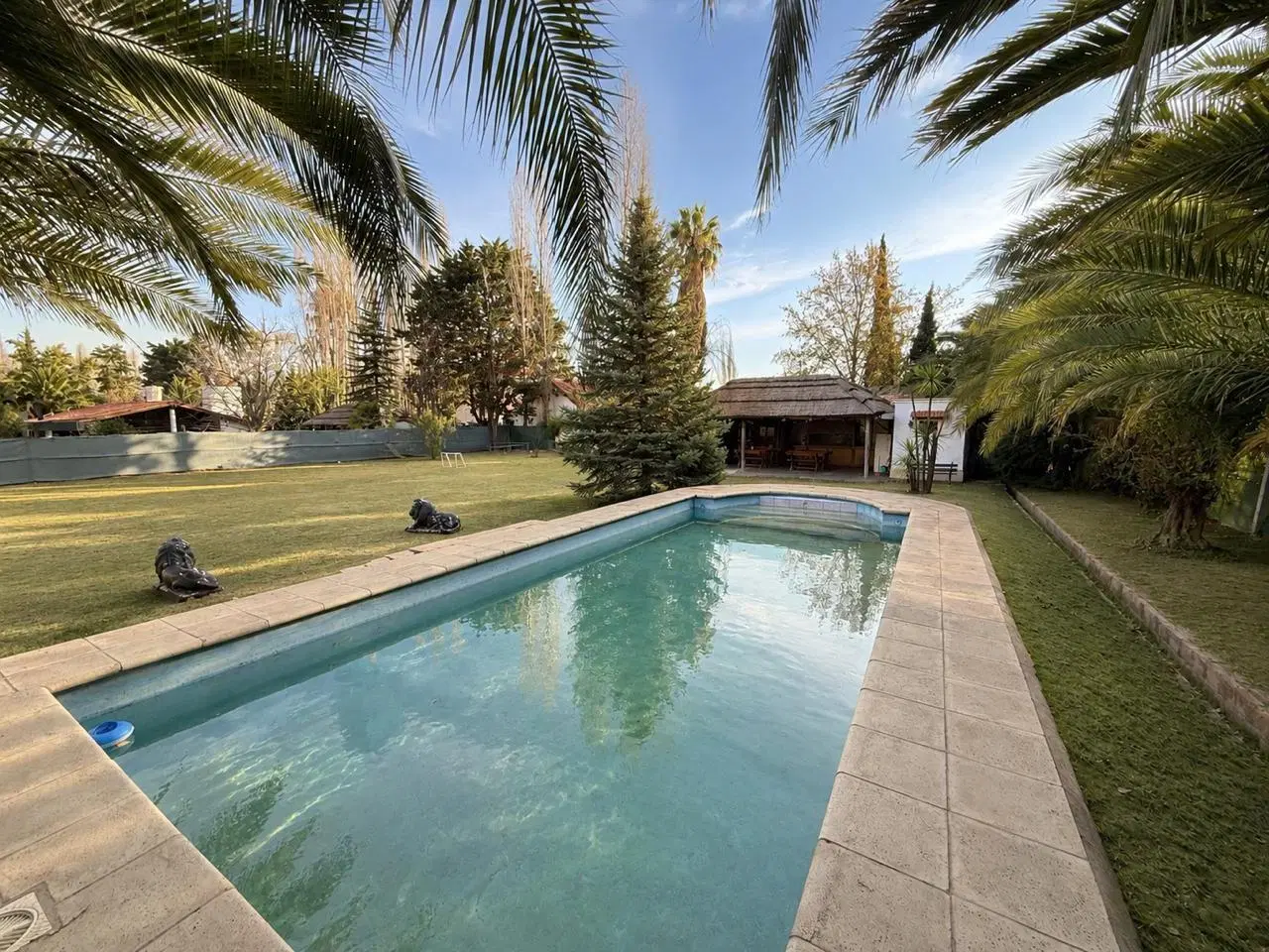 LOTE CON QUINCHO Y PILETA BARRIO LA CAPILLA - VISTALBA 1