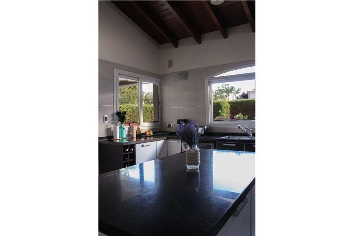 Foto de Casa en Venta en Barrio Privado Las Candelas II, imagen 2