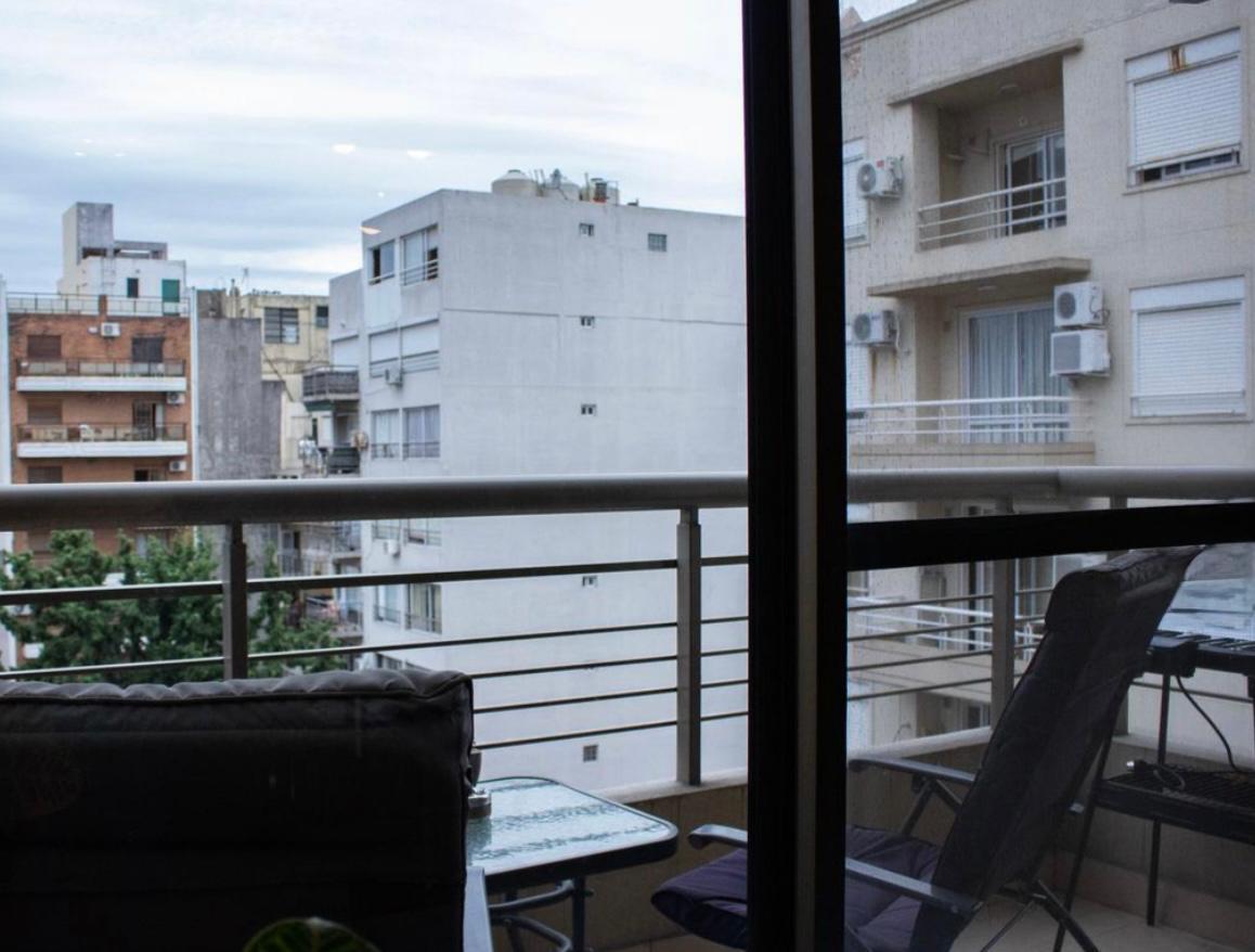 Excelente Tres Ambientes a La Venta con Cochera Cubierta en Parque Chacabuco 2