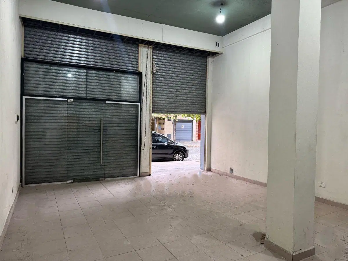 Local comercial de 60 m² en venta en Parque Patricios 3