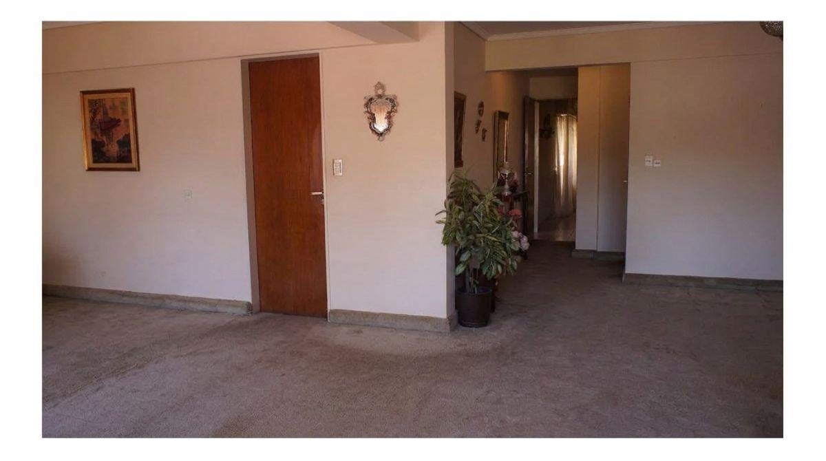 Foto de EXCELENTE PISO DE EPOCA EN VENTA EN LA MEJOR ZONA DE BARRACAS!, imagen 3