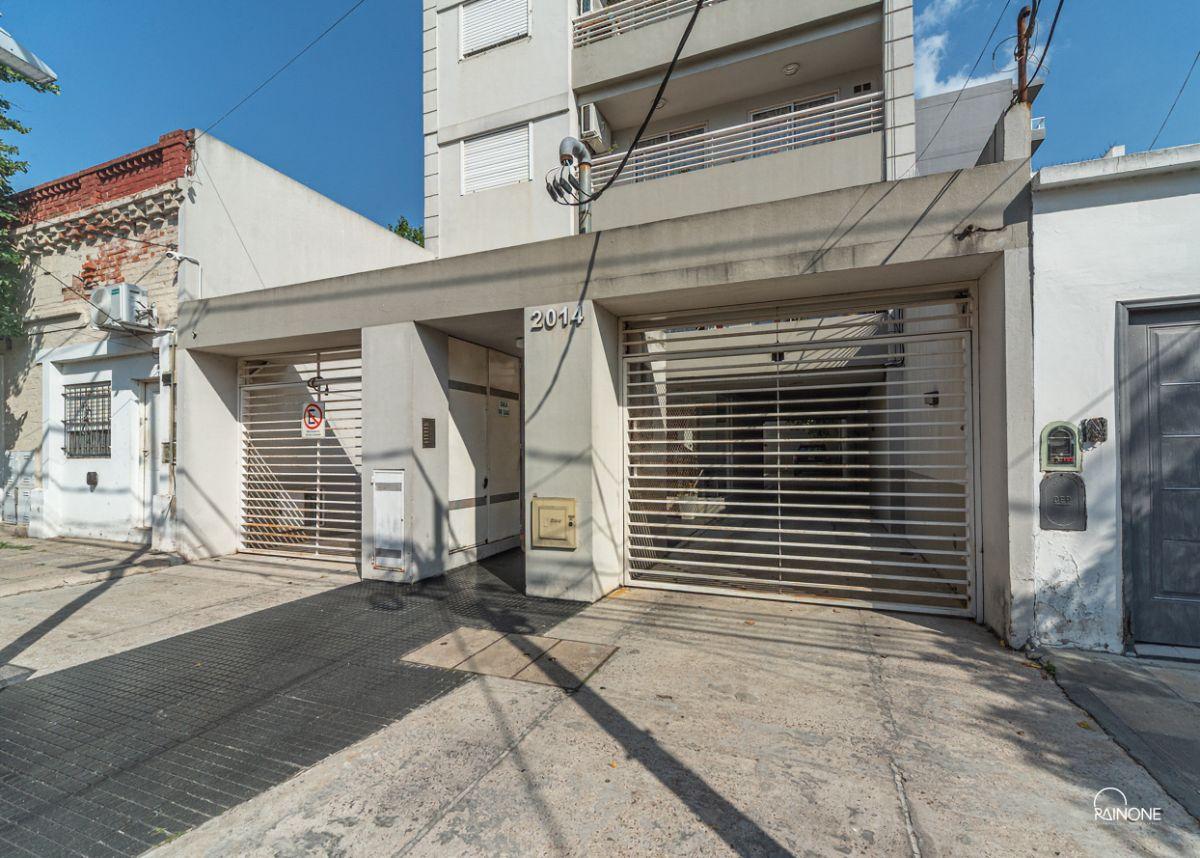Departamento dos ambientes y cochera - en venta - Santos Lugares