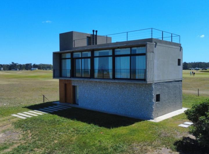 Casa 4 ambientes frente al mar en Golf club de Miramar - alquiler temporario 3