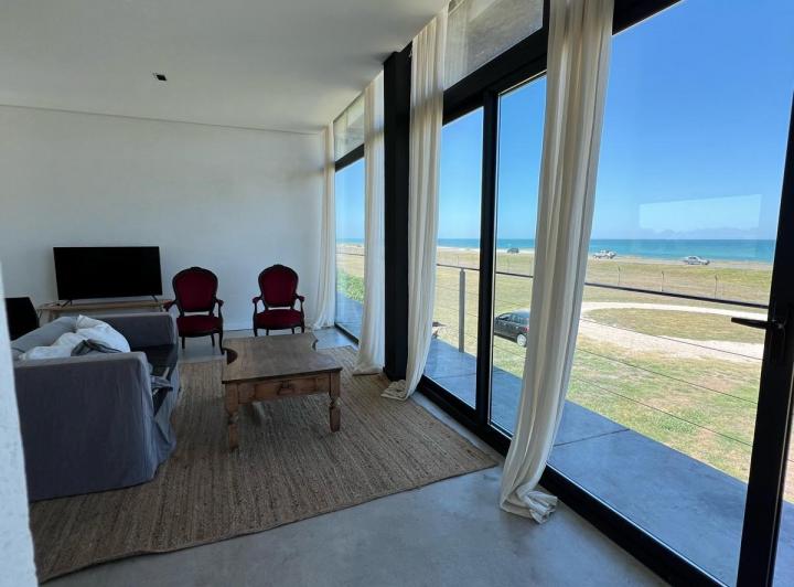 Casa 4 ambientes frente al mar en Golf club de Miramar - alquiler temporario 2