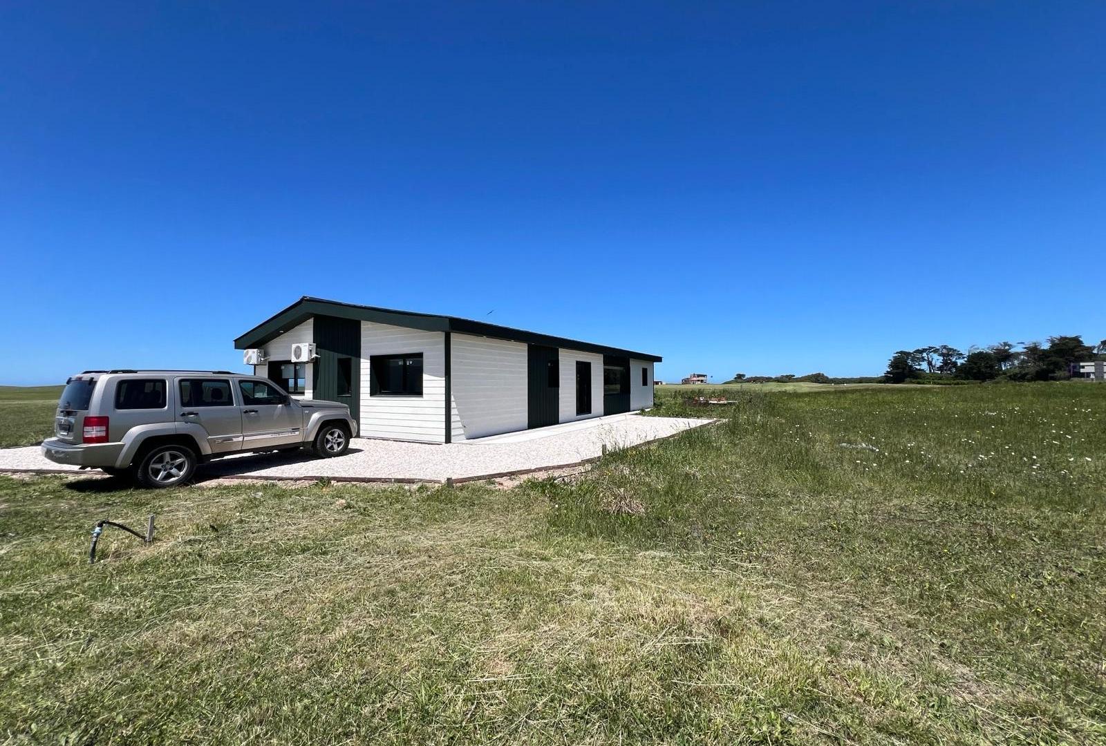 Casa 4 ambientes a estrenar en venta en Golf Club de Miramar