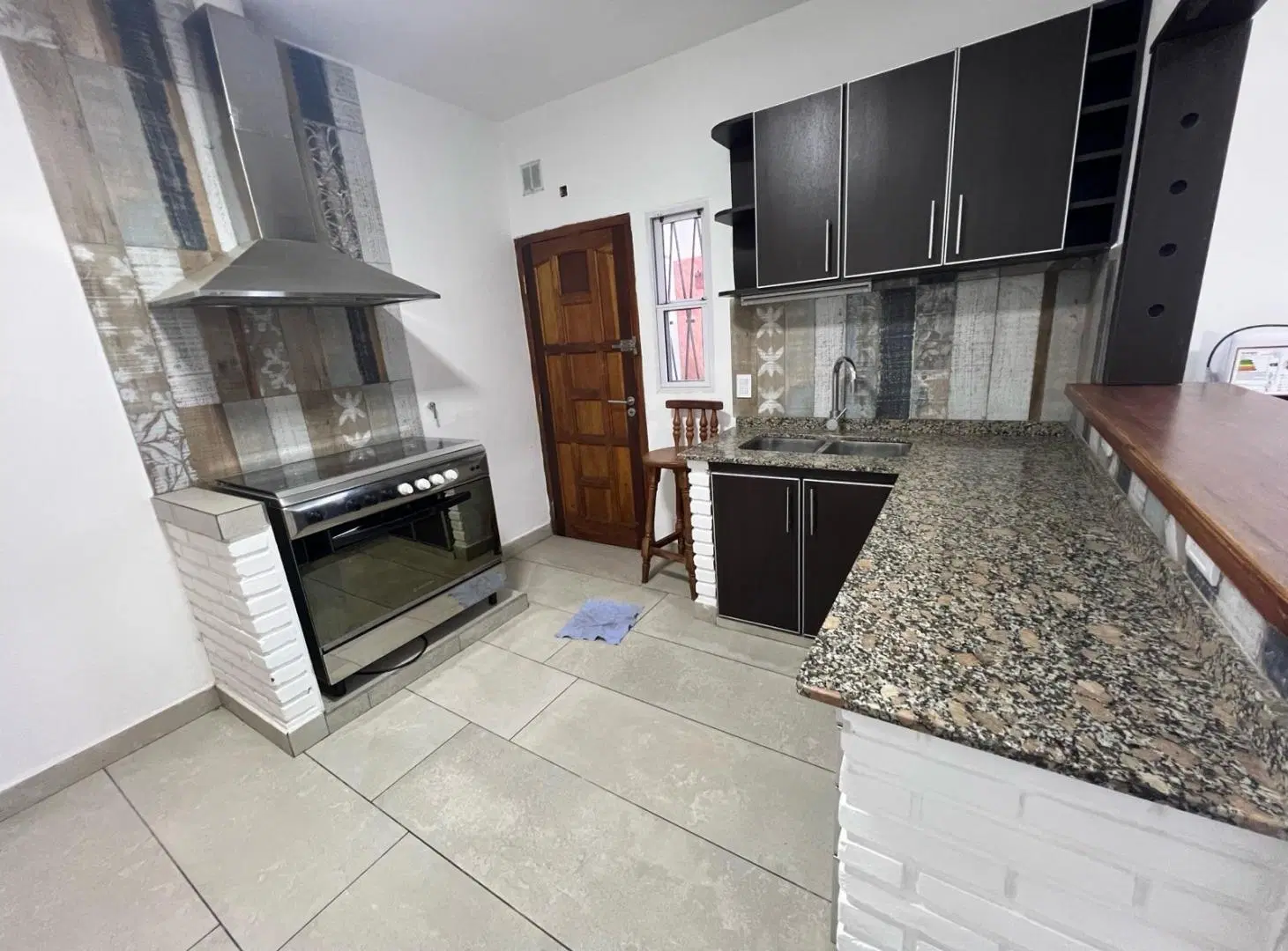 Casa 5 ambientes con parque en venta en zona todo el año. 1