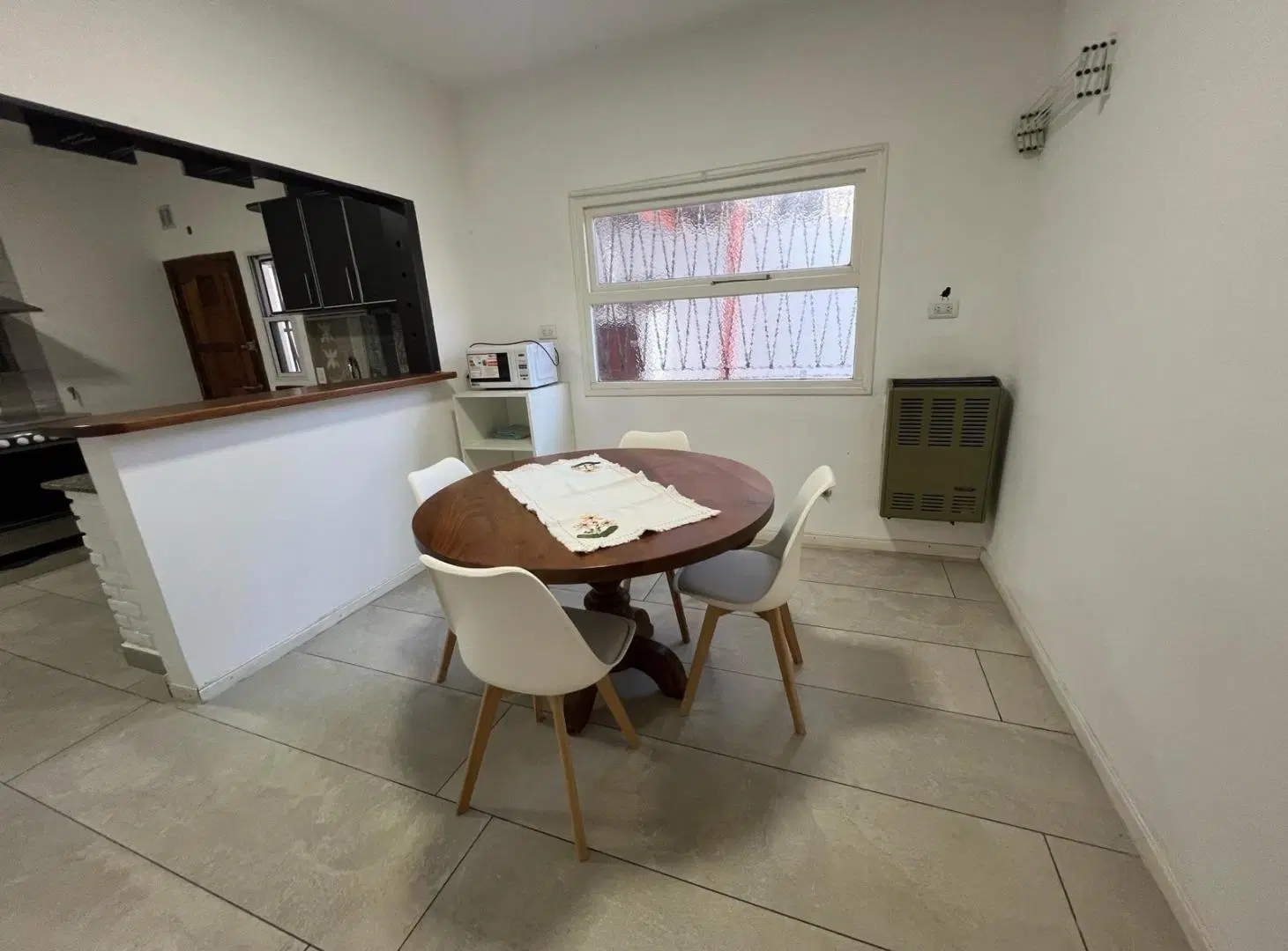 Casa 5 ambientes con parque en venta en zona todo el año. 2