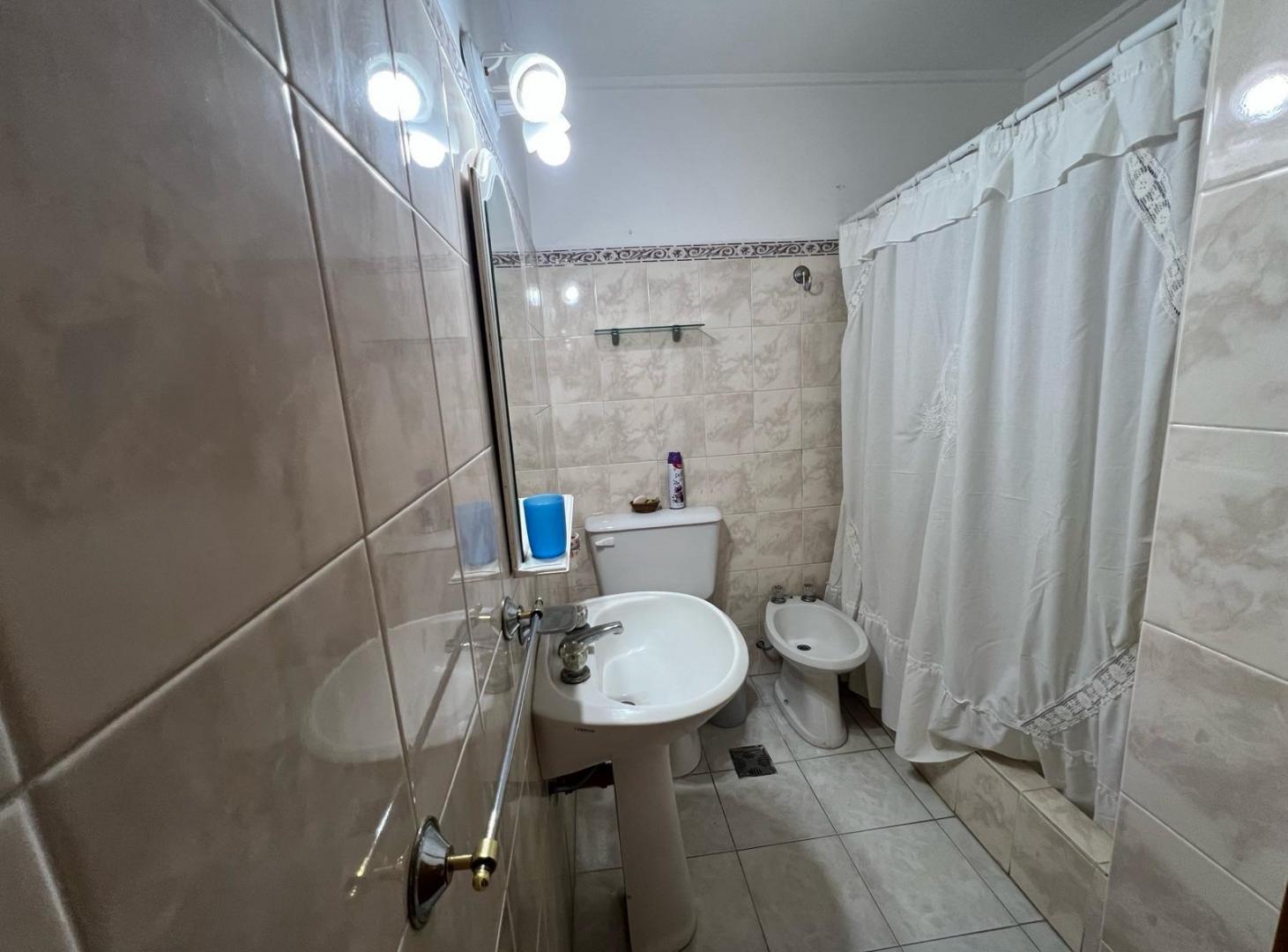 Foto de Departamento 2 ambientes con balcon y patio en venta en zona 1 de Miramar, imagen 4