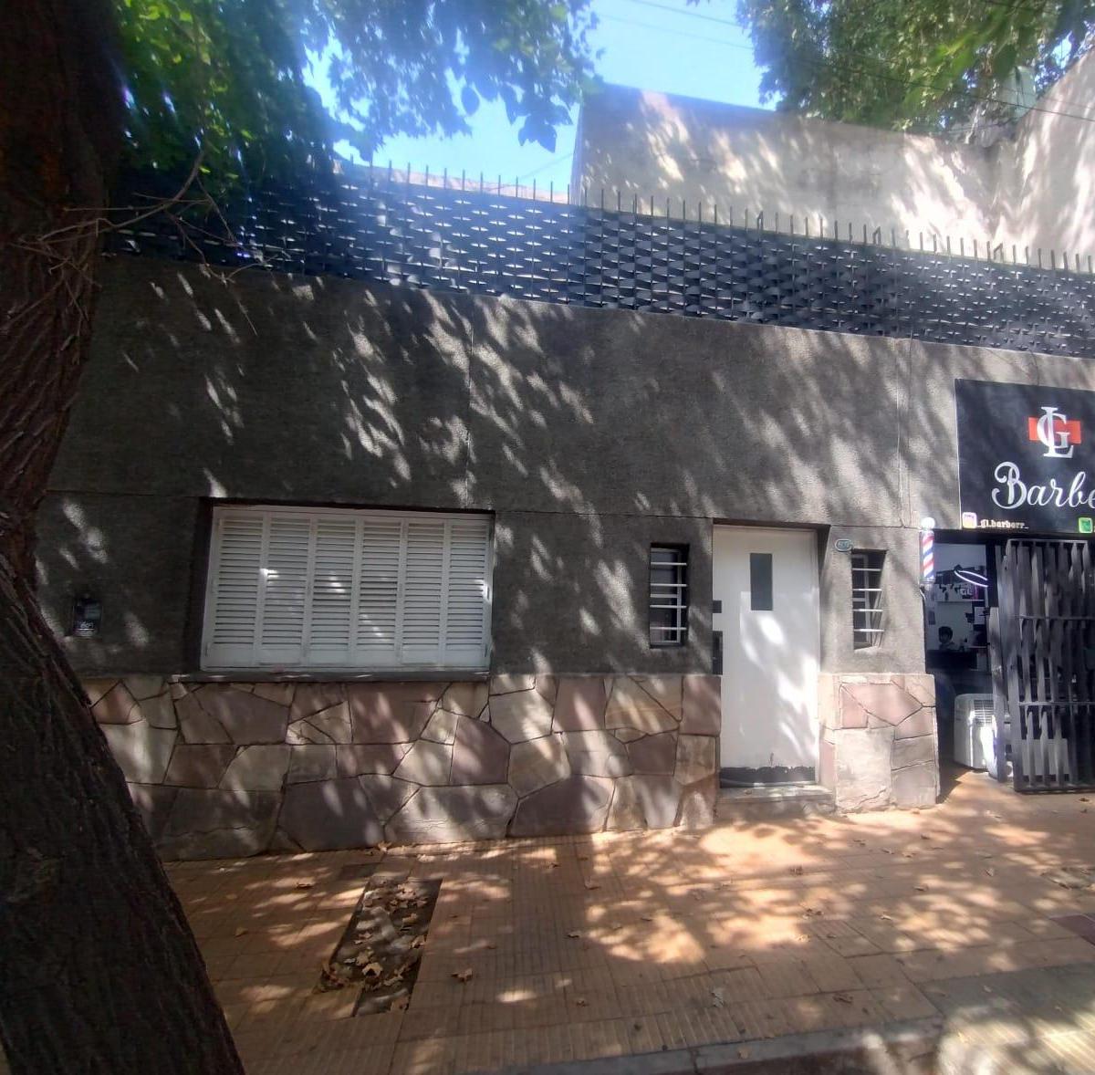 Venta Casa Calle España de Ciudad de Mendoza con Local Comercial 1