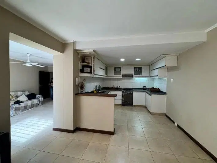 Casa 3 Dormitorios con Cochera para 2 Vehículos 3