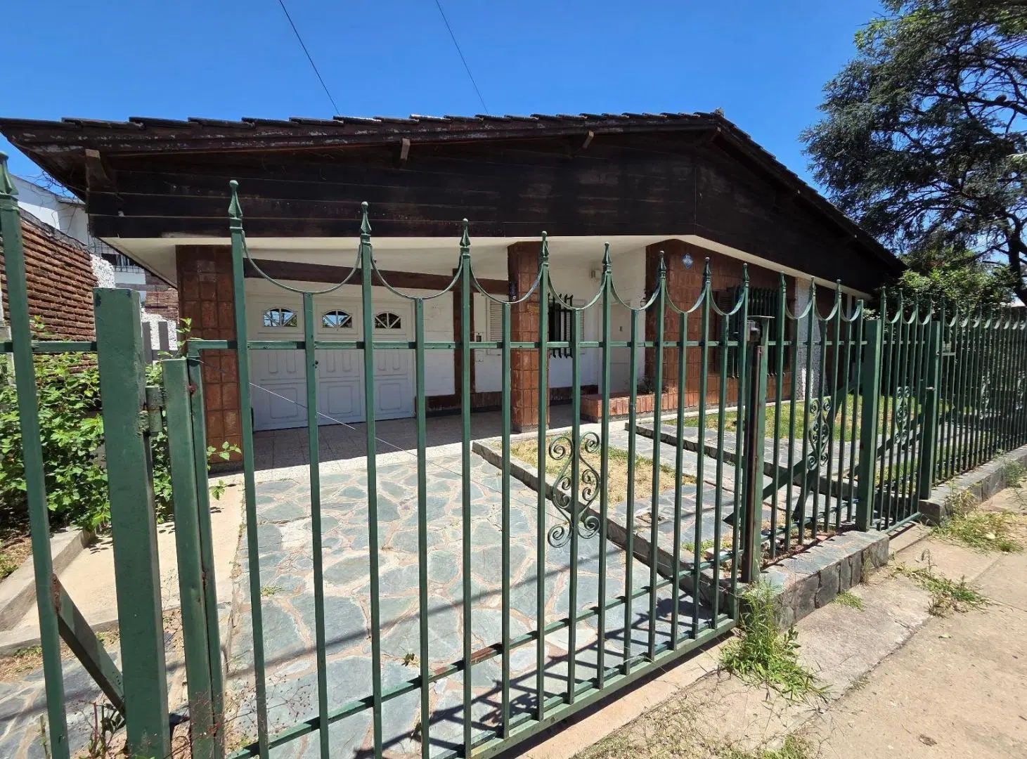 Casa 3 dormitorios con Pileta en Parque Field 3
