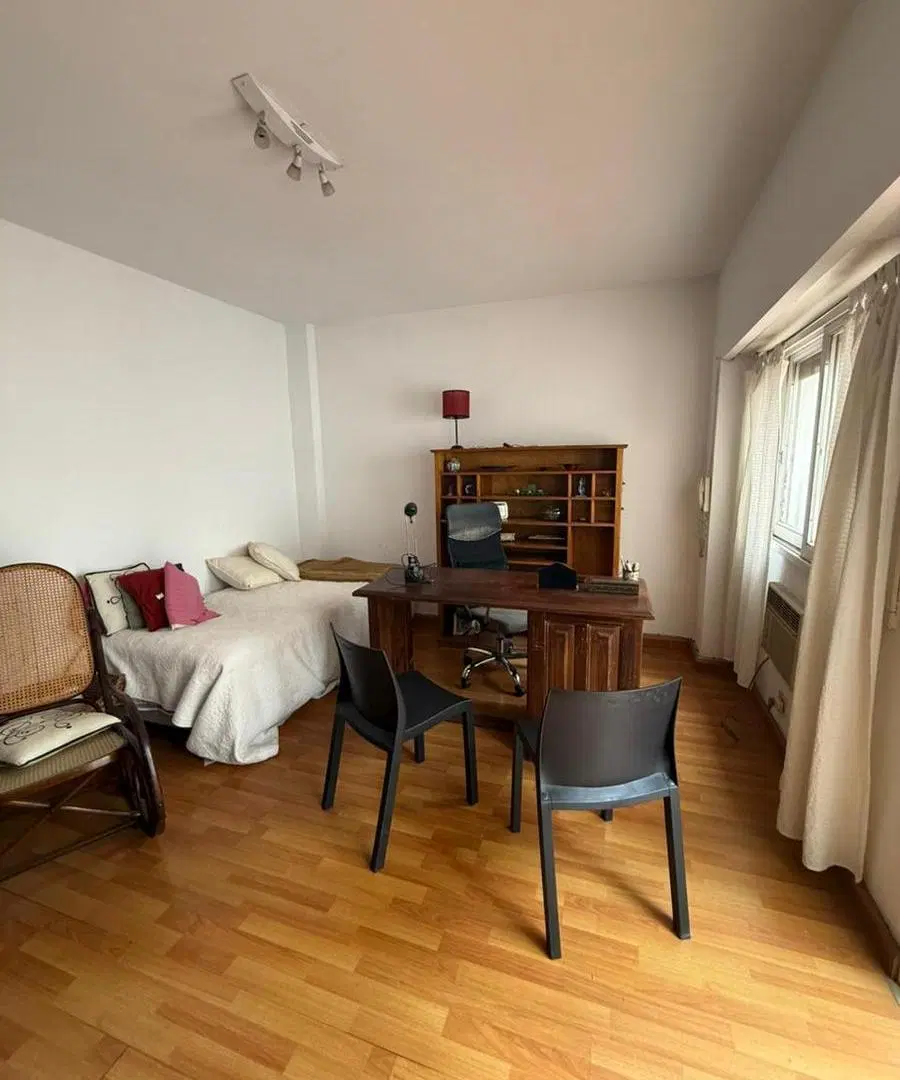 Departamento 2 amb c/cochera y patio en Flores 3