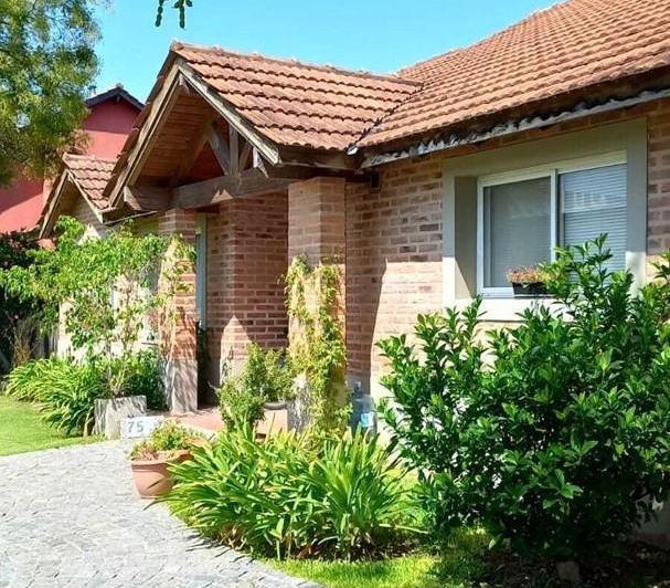 Venta casa en Barrio Cerrado La Barra Village Escobar 2