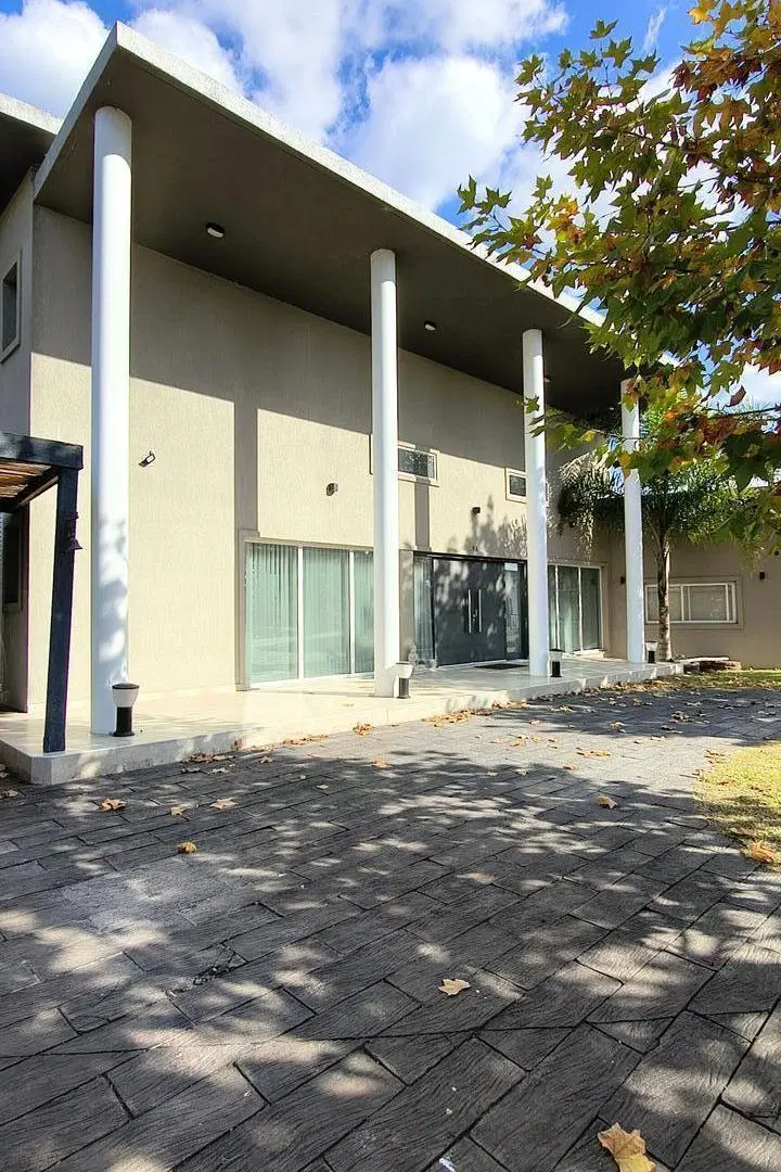 Venta casa sustentable Santa Isabel 1 permuta casa en Devoto 2