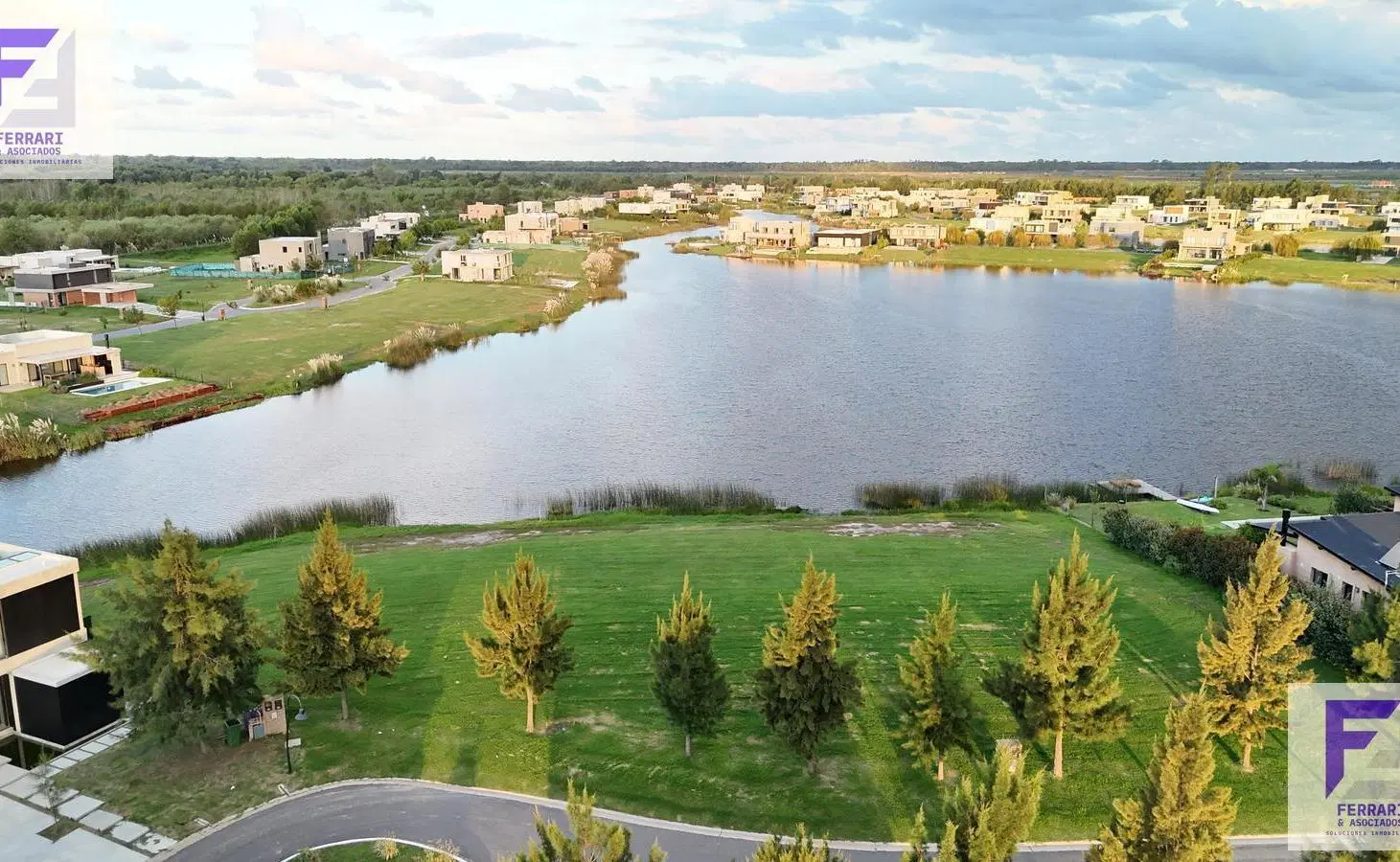 Lote terreno a la venta amarra y salida al Río Luján en Barrio Náutico El Naudir 5
