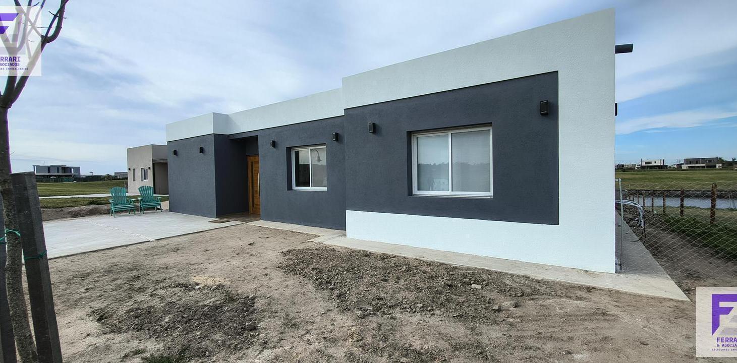 Foto de Casa en una planta a laguna con salida al Río Luján en Barrio Náutico, imagen 1