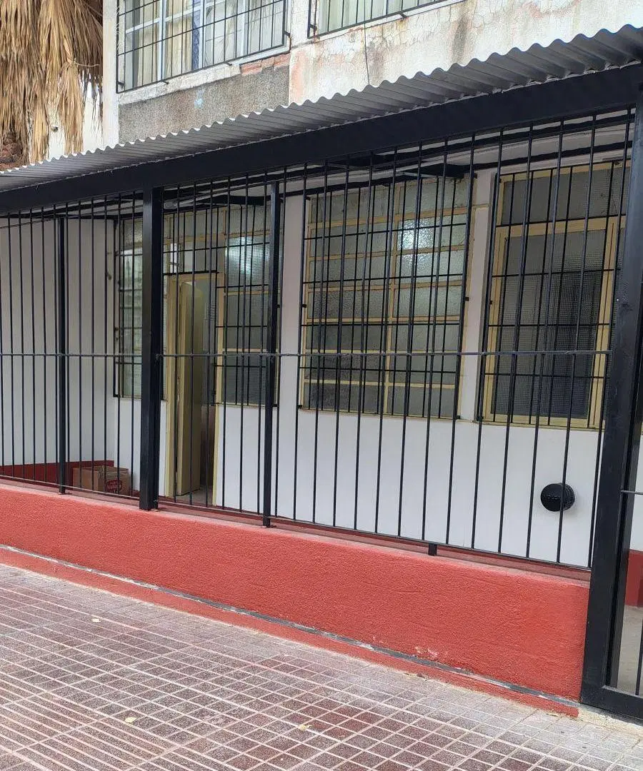 CASA con 100 m² totales, COCHERA y 2 HABITACIONES en ALQUILER en Villa Hipódromo 5